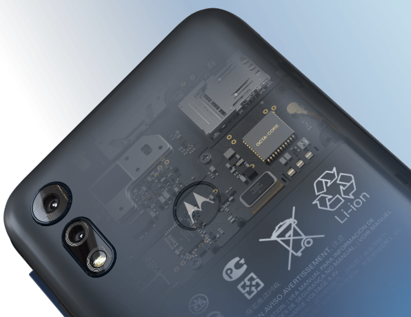Imagem mostrando os componentes internos do Smartphone Moto E6i Octa-Core 32 GB